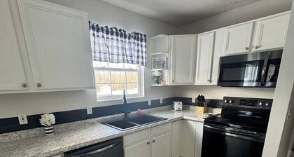 Central Location- SPIRE, Wineries, GOTL, Beach