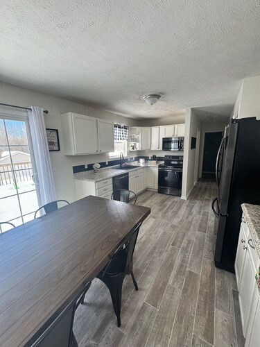 Central Location- SPIRE, Wineries, GOTL, Beach