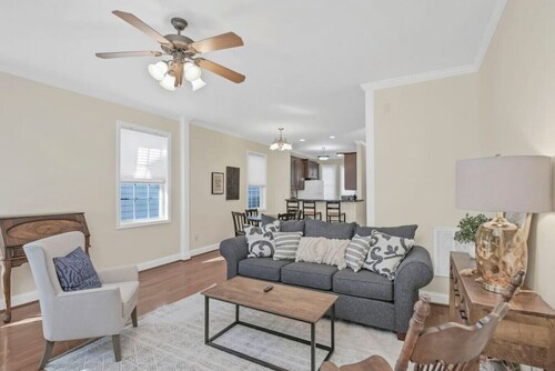 Cozy 2BR Townhome Near Ft Jackson | Sleeps 4