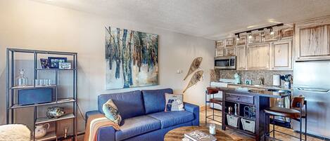 Fernseher, Kamin, DVD-Player