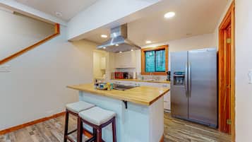 Frigorífic, microones, forn i placa de cuina