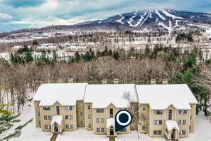Exterior - Mountain-view condo with private balcony, fireplace, & updated interior (Stratton)