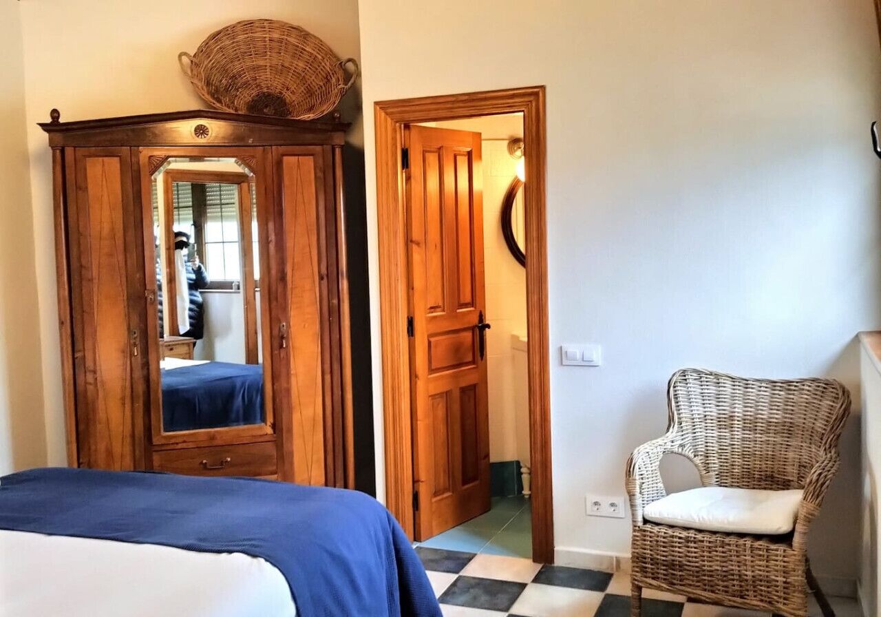 2 dormitorios, tabla de planchar con plancha, wifi y ropa de cama