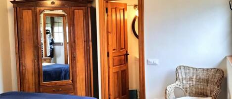 2 室のベッドルーム、アイロン / アイロン台、WiFi、ベッドシーツ