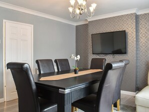 Dining - 2 bedroom accommodation in Poole (Poole)