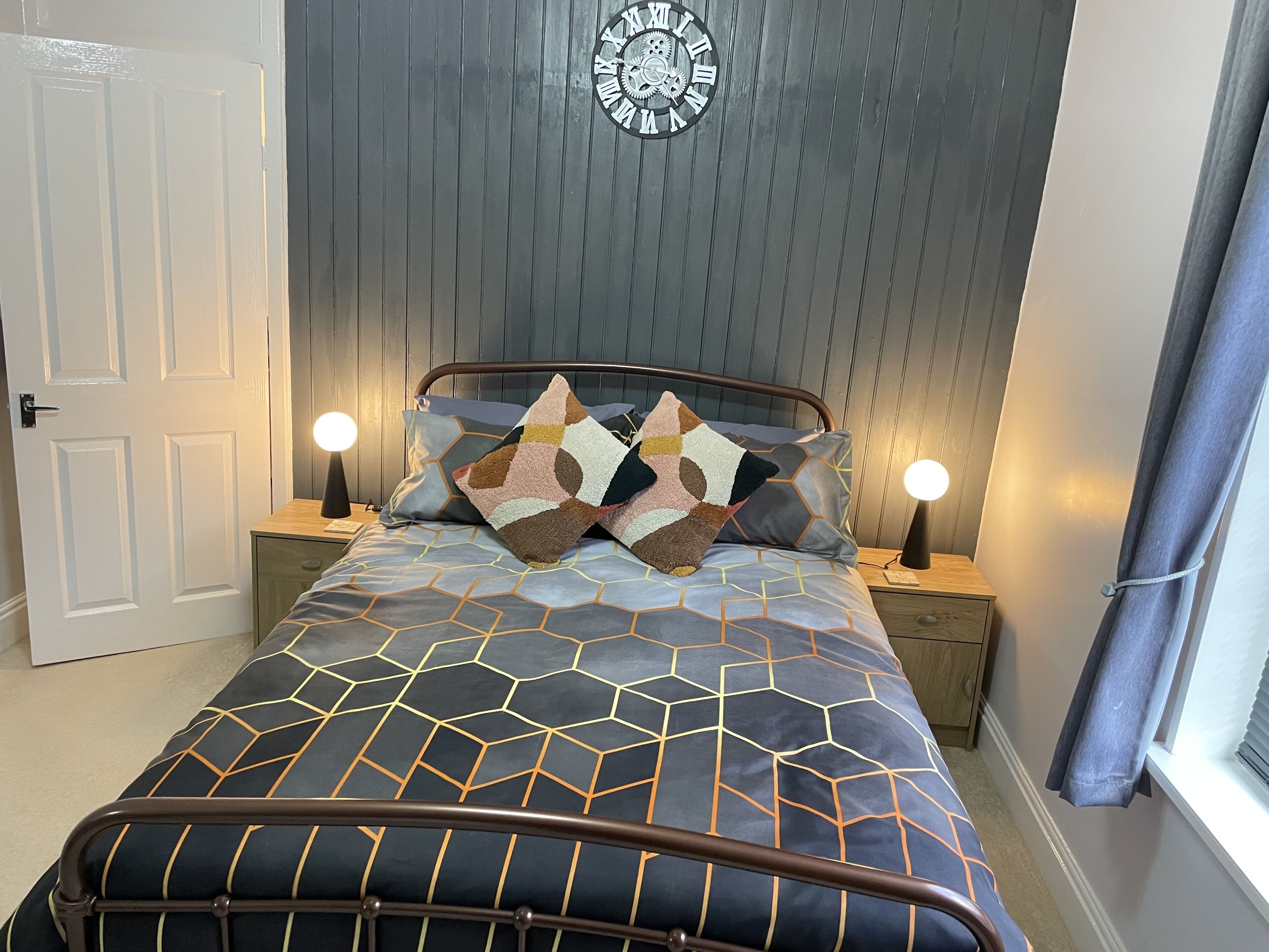 4 bedrooms, desk, iron/ironing board, travel crib