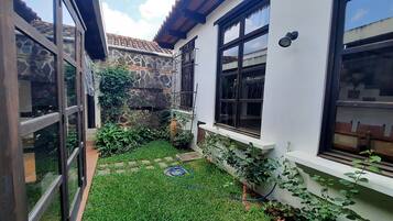 Rumah Kota | Teras/patio