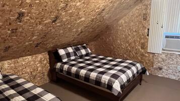 2 bedrooms, travel cot, bed sheets