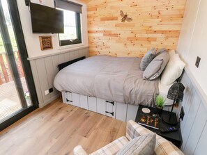 1 bedroom, individually decorated, individually furnished, free WiFi - The Queen Bee (Pembroke)