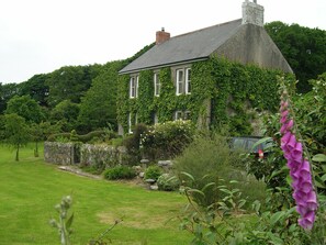Cottage | Property grounds - Treveddoe Farmhouse (Bodmin)