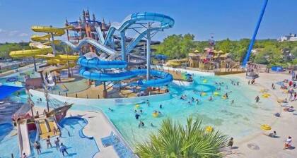 4/2 private hot tub, pool, fireplace & firepit