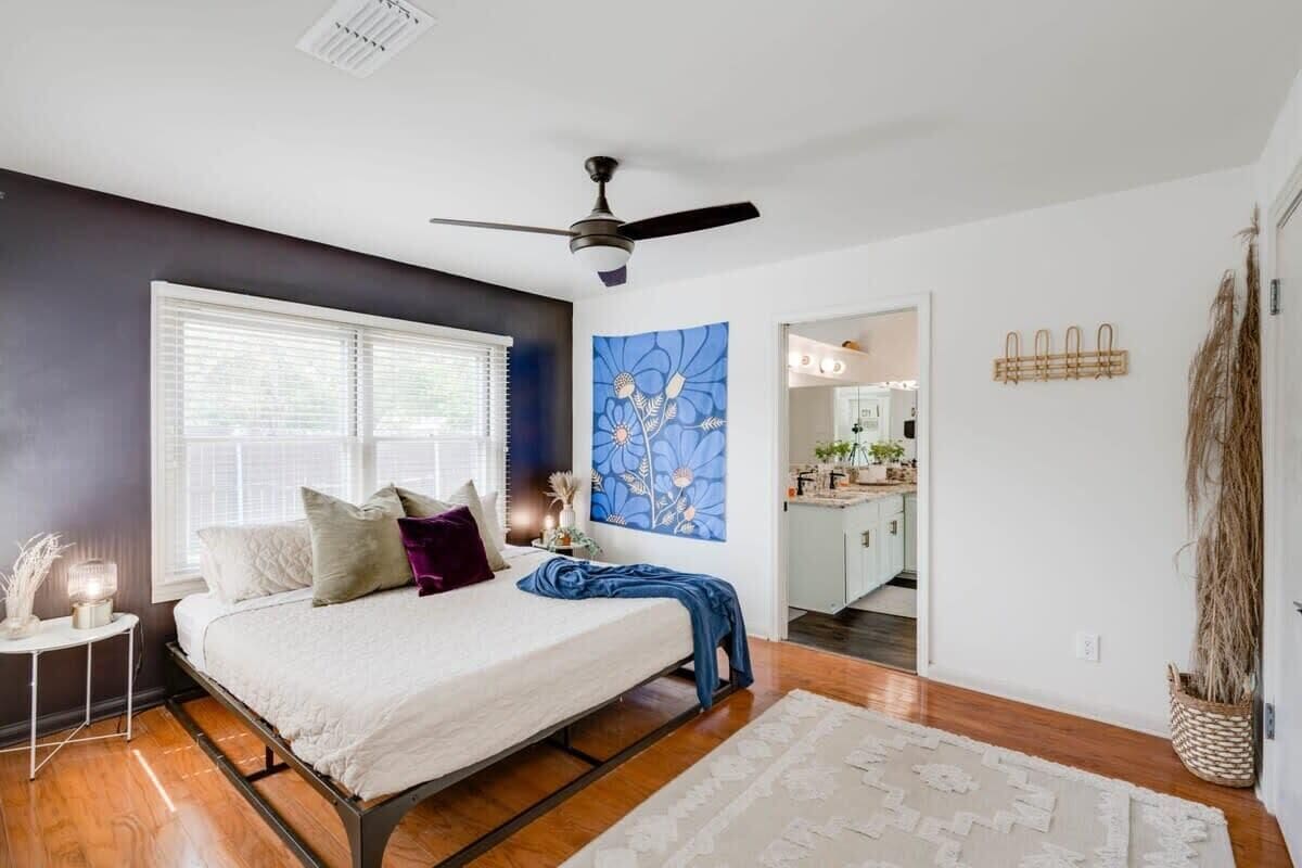 5 bedrooms, premium bedding, memory-foam beds, desk