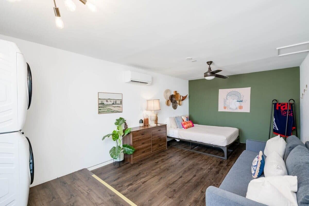 5 bedrooms, premium bedding, memory-foam beds, desk