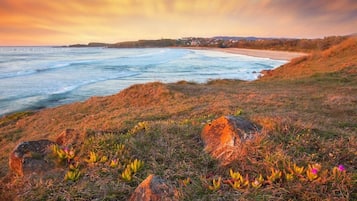 Espreguiçadeiras, toalhas de praia