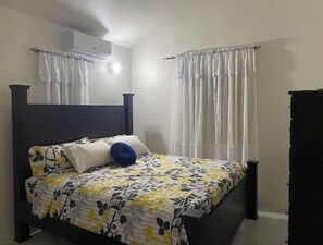 2 bedrooms, iron/ironing board, free WiFi