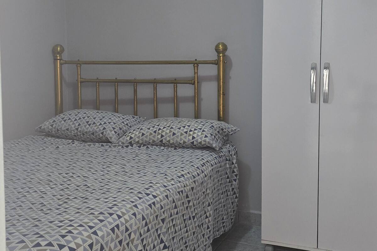 Apartamento 1308 | Cortinas blackout, tabla de planchar con plancha y wifi gratis