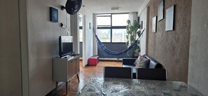 Apartamento 3121 | Private kitchen | Fridge, microwave, blender, cookware/dishes/utensils