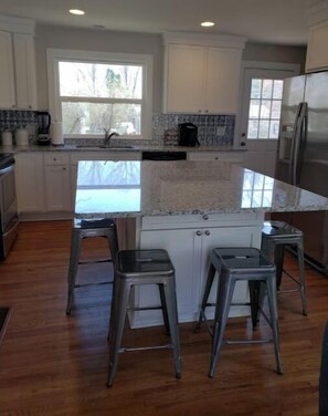 Fridge, microwave, oven, stovetop - Modern Bungalow less than a mile from downtown Hendersonville (Hendersonville)