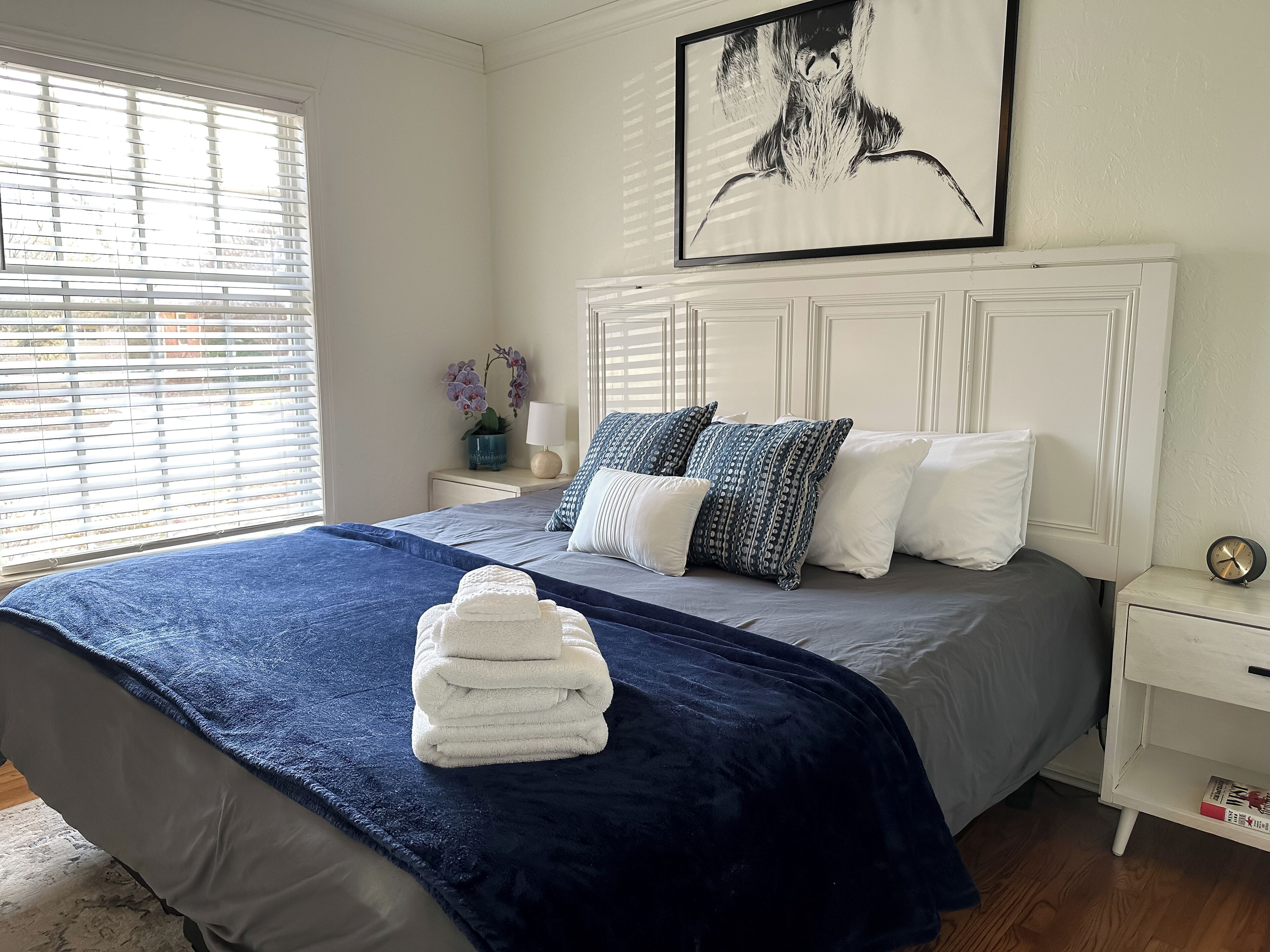 3 habitaciones, tabla de planchar con plancha y cuna de viaje 