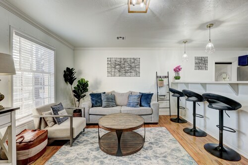 SOONER SUITE - 5 Min From OU - Media Room & Fire Pit - 7 Guests