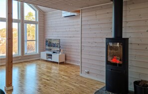 Interior - Stunning home in Lyngdal with WiFi (Lyngdal)