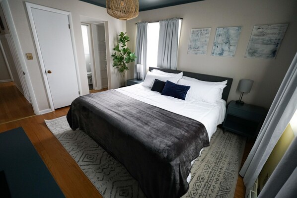3 bedrooms, desk, iron/ironing board, travel cot