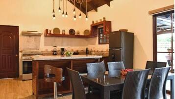 Fridge, cookware/dishes/utensils
