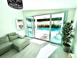 Smart TV, ping pong - STEPS FROM THE BEACH, BRAND NEW HOME (Río Grande)