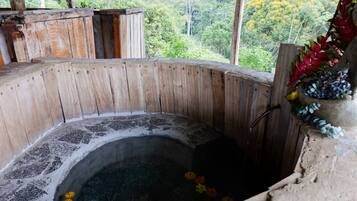 Family Cabin | Private spa tub