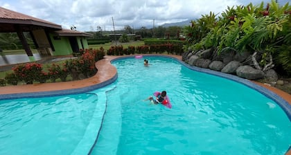 Equipped and cozy place! Perfect to relax and rest!<br><br>(Lugar equipado y acogedor)