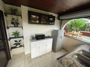 Fridge, microwave, coffee/tea maker, electric kettle