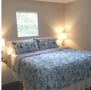 3 bedrooms, iron/ironing board, free WiFi, bed sheets - Upscale Bungalow walk less than a mile from downtown Hendersonville (Hendersonville)