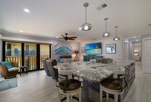 Interior - Cool Breeze by Beach Boutique Rentals (Holmes Beach)