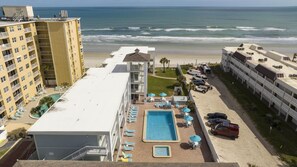 Een verwarmd zwembad