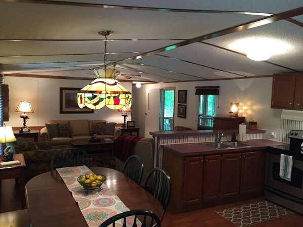 Interior - Oakes / Dale Hollow Lake / close to Eagle Cove and Star Point (Byrdstown)