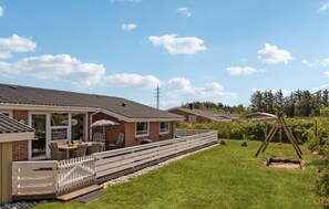 Outdoor dining - Amazing home in Ringkøbing with sauna (Ringkøbing)