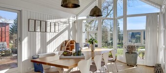 Cozy home in Dronningmølle with WiFi