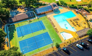 Una piscina techada, una piscina climatizada