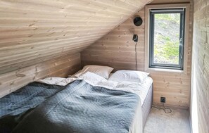 5 bedrooms, travel cot, free WiFi
