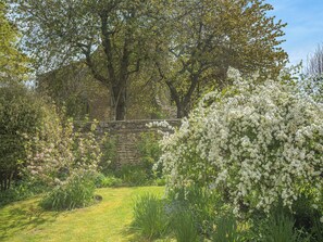Property grounds - Church House Cottage (Stour Provost, near Gillingham)
