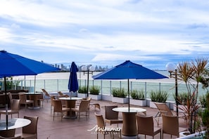 Apartment | Outdoor dining