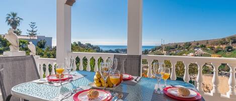 屋外ダイニングエリア