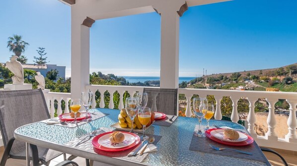 Outdoor dining - Casa Maite Sol Nerja by Ruralidays (Málaga)