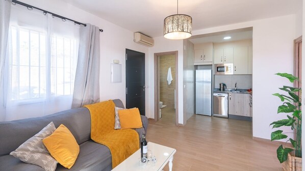 TV - Casa Maite Sol Nerja by Ruralidays (Málaga)