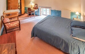 5 habitaciones, tabla de planchar con plancha y cuna de viaje 