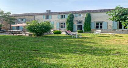 Gorgeous home in Geay