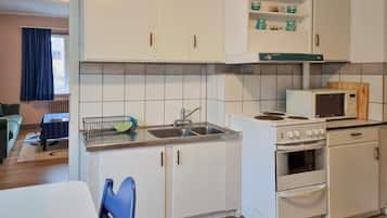 Geladeira, fogĂŁo, cooktop, cafeteira/chaleira