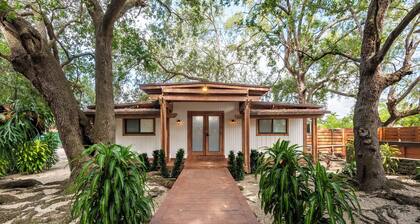Find Peace - Tiny House in Japanese Garden