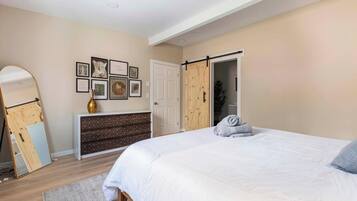 4 bedrooms, travel crib, free WiFi, bed sheets