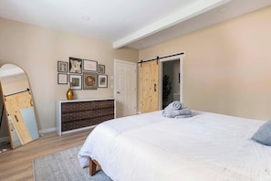 4 bedrooms, travel cot, free WiFi, bed sheets - Cozy Mountain Getaway - Hot Tub - Grill - Fire Pit (Tannersville)